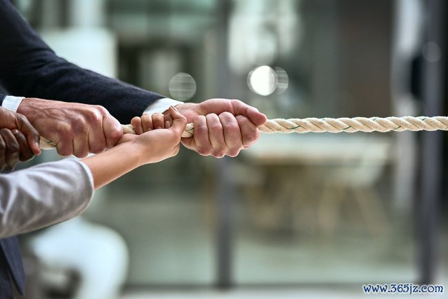 女儿女婿自掀家底列出5条理由“逼宫”落败，奥精医疗83岁董事长守住董事席位